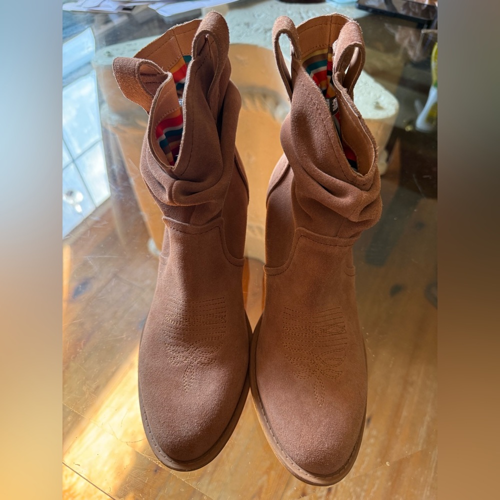 Dingo suede booties, 8.5